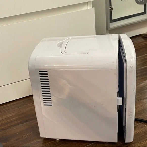 Astr Compact White Mini Fridge - Picture 6 of 6